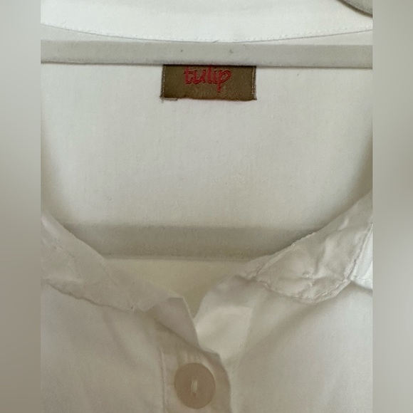 EUC 100% crisp white cotton percale button front, collared shirt by Tulip. - Picture 2 of 6